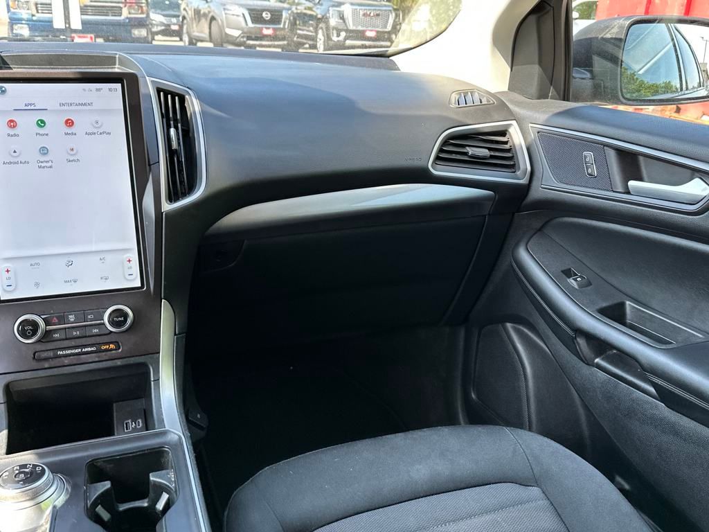 Vehicle image 11 of 21