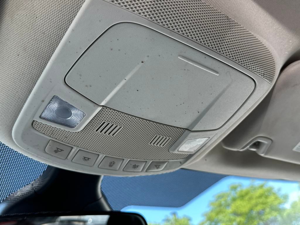 Vehicle image 20 of 21