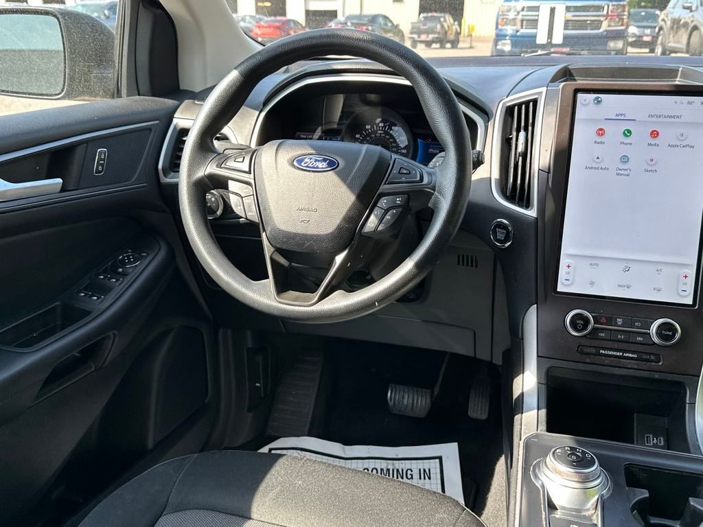 Vehicle image 12 of 21