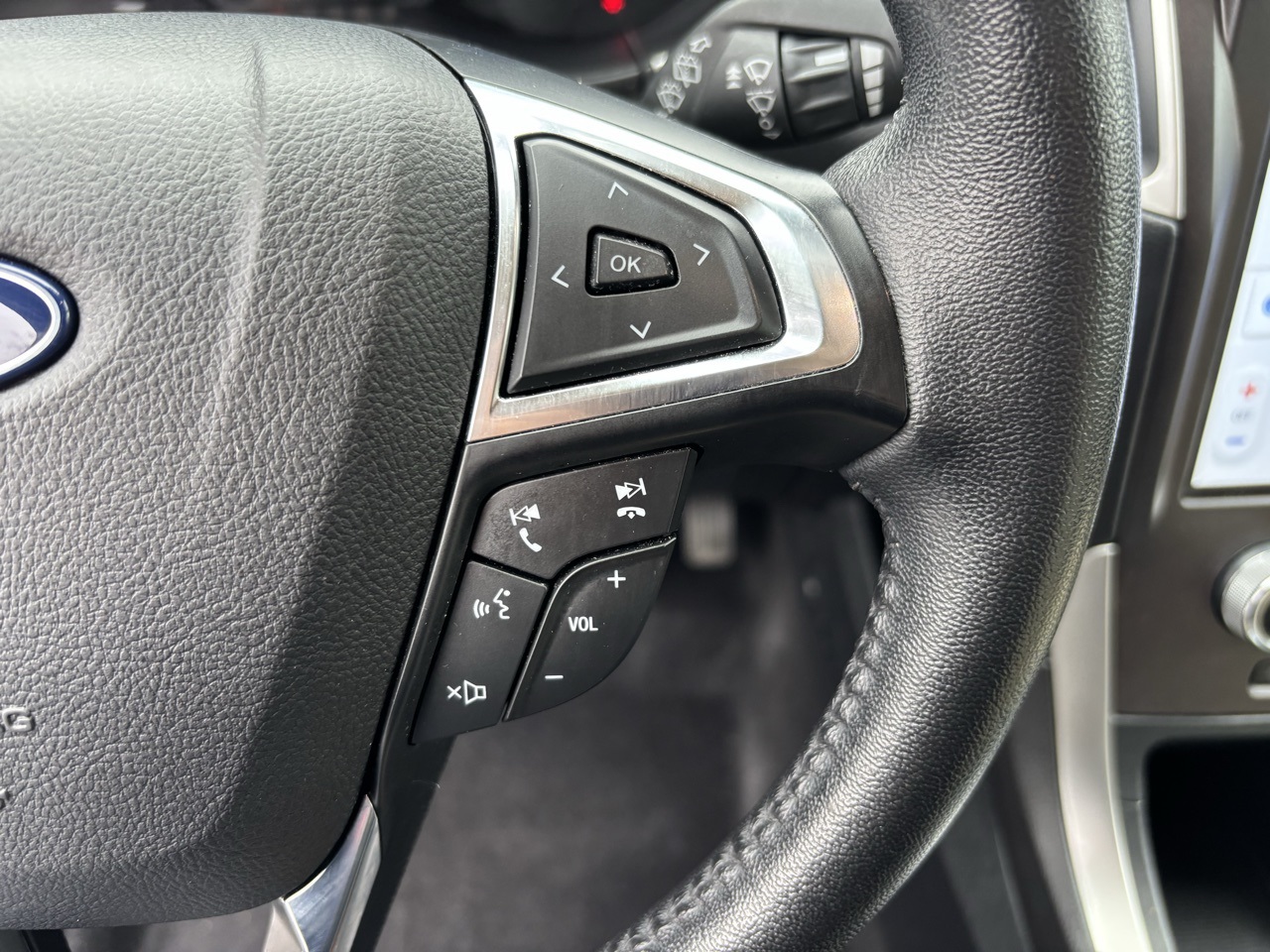 Vehicle image 12 of 24