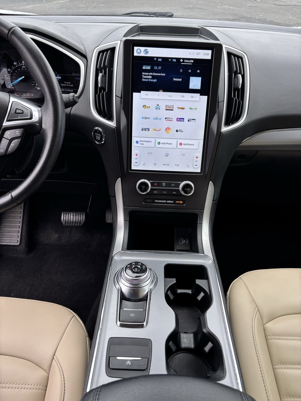 Vehicle image 18 of 24