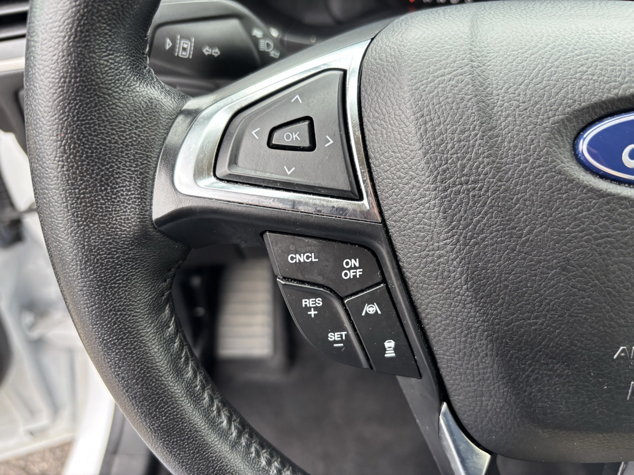 Vehicle image 11 of 24