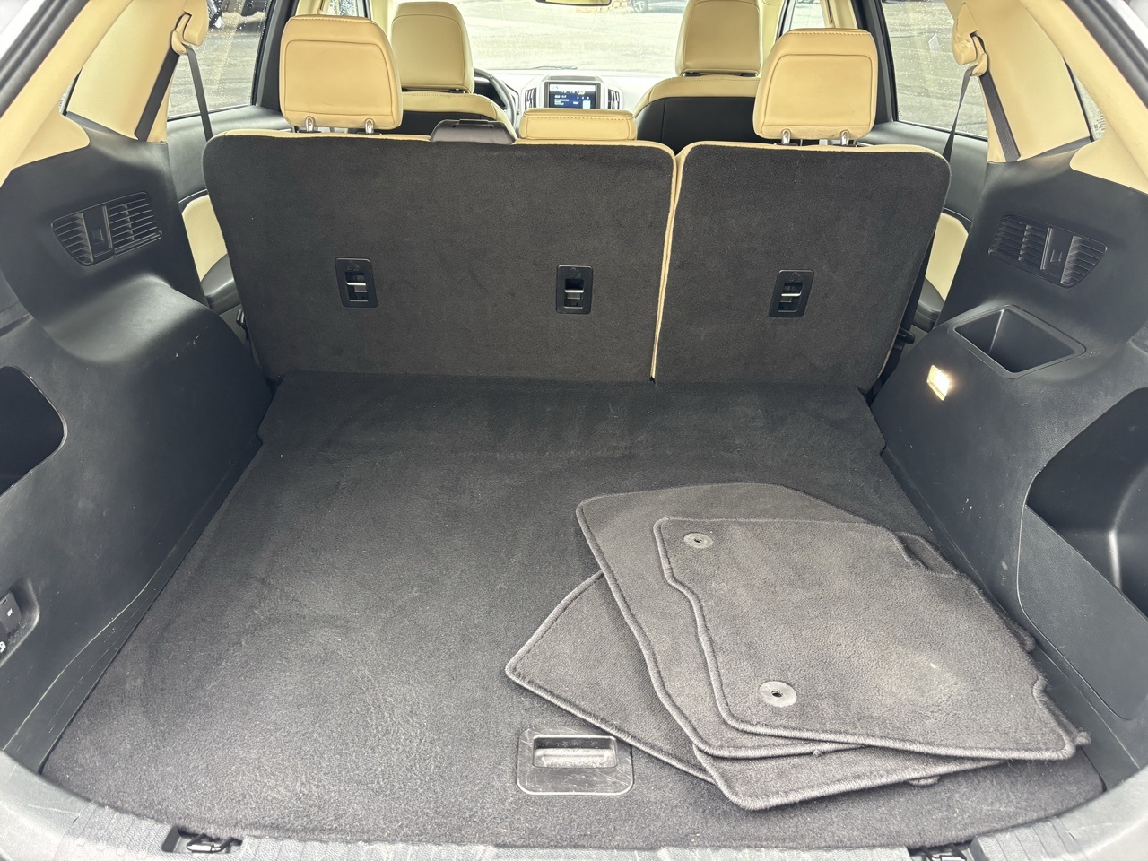 Vehicle image 7 of 24