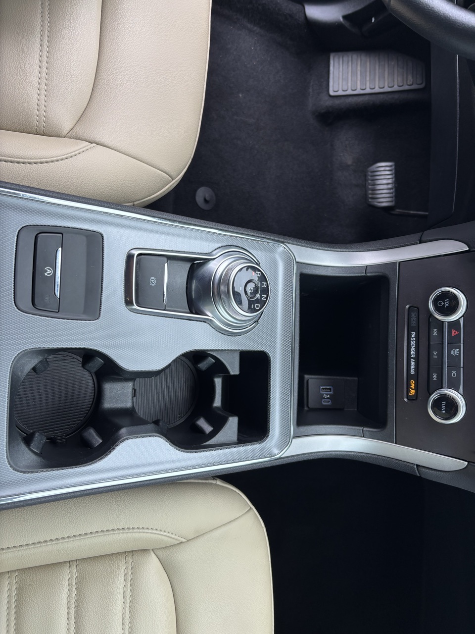 Vehicle image 16 of 24