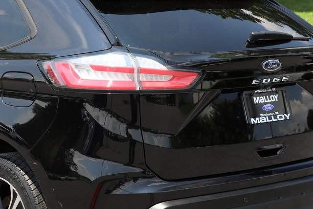Vehicle image 32 of 33