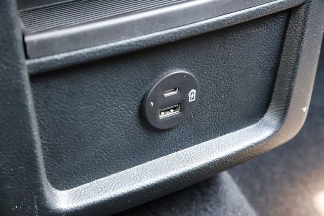 Vehicle image 23 of 33
