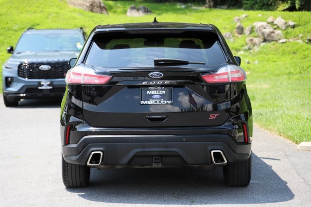 Vehicle image 4 of 33