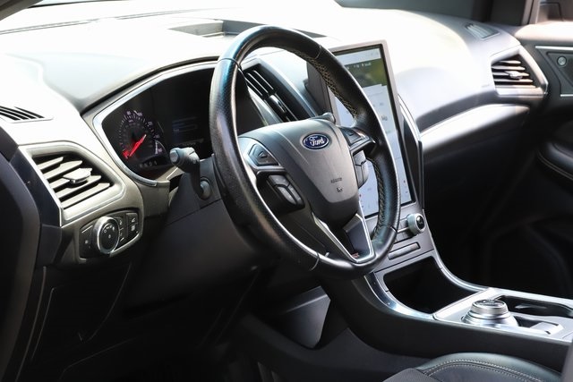 Vehicle image 9 of 33