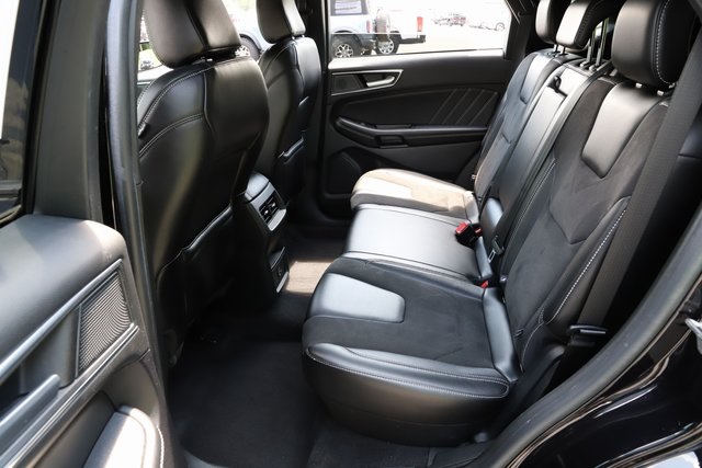 Vehicle image 8 of 33