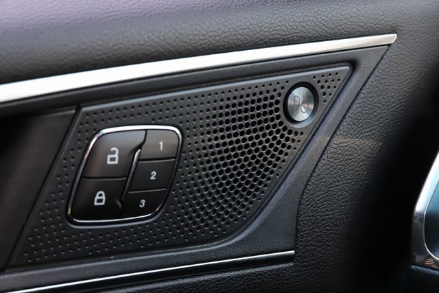 Vehicle image 17 of 33