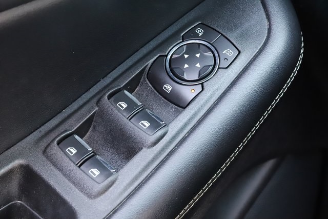 Vehicle image 28 of 33