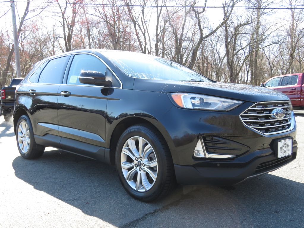 2021 Ford Edge Titanium Image 3 of 27