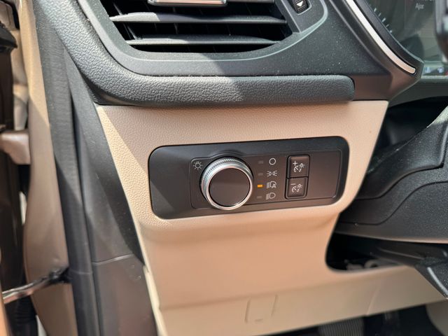 Vehicle image 24 of 33
