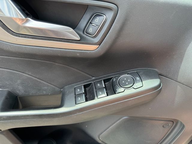 Vehicle image 27 of 33