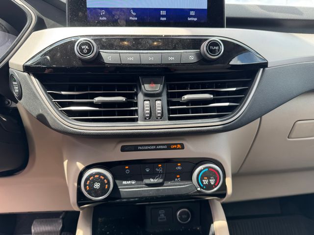 Vehicle image 22 of 33