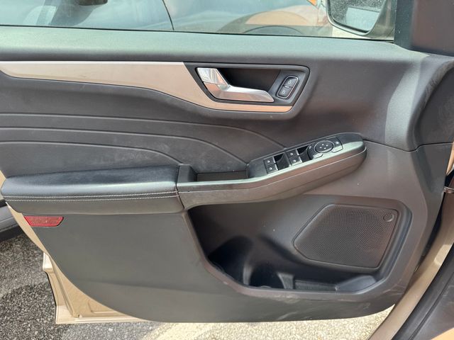 Vehicle image 25 of 33