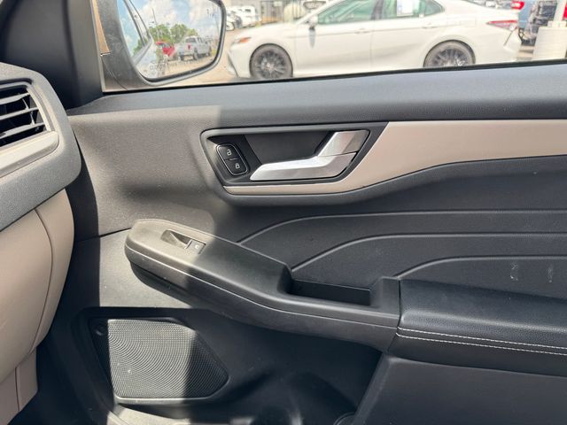 Vehicle image 28 of 33