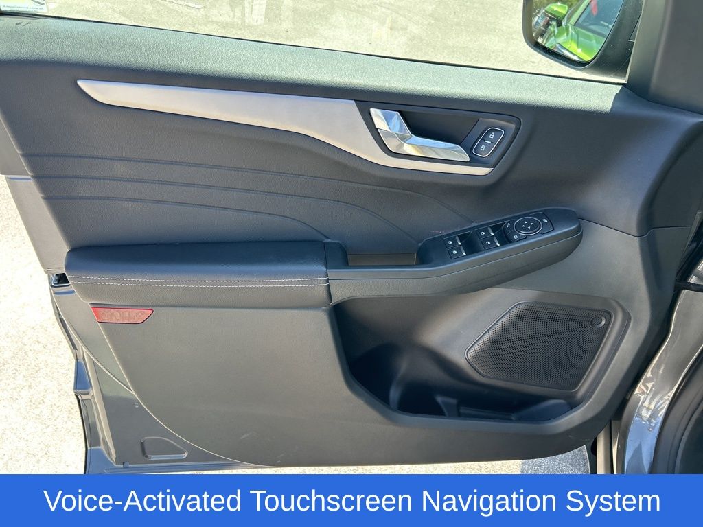 Vehicle image 11 of 51