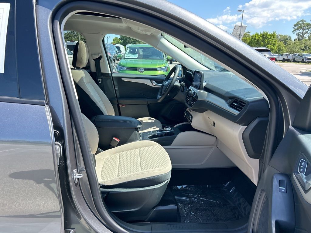 Vehicle image 37 of 51