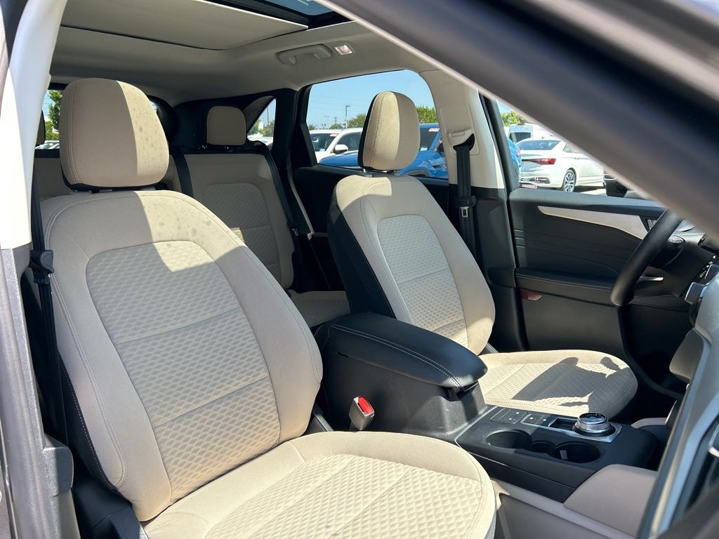 Vehicle image 40 of 51