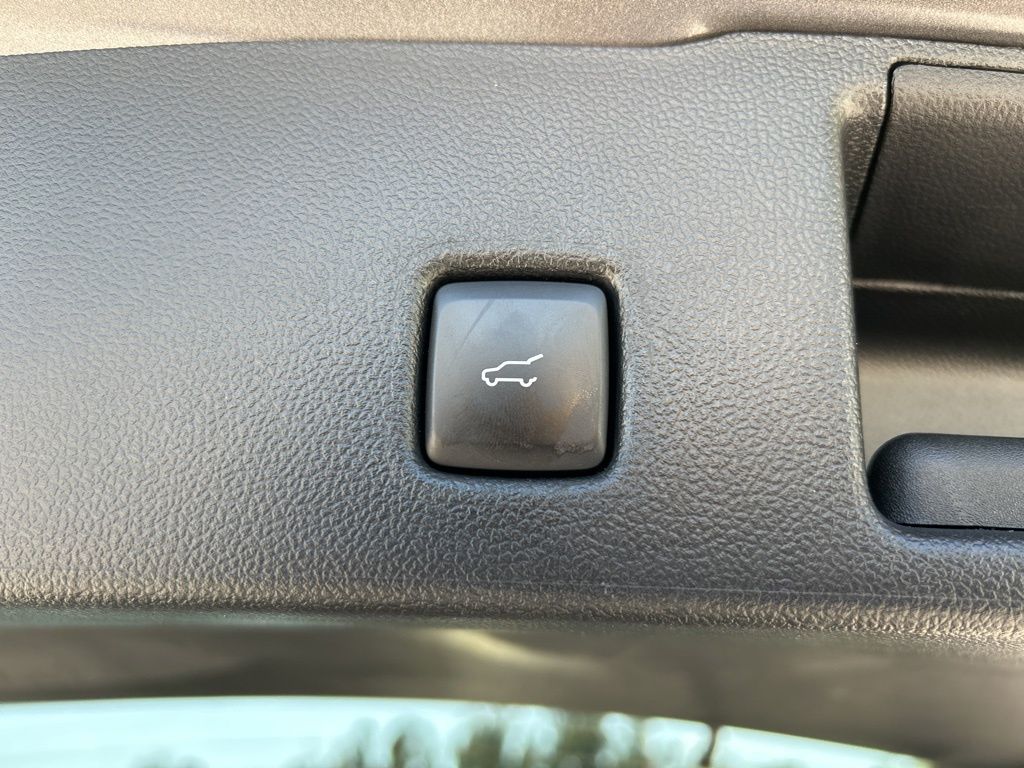 Vehicle image 47 of 51