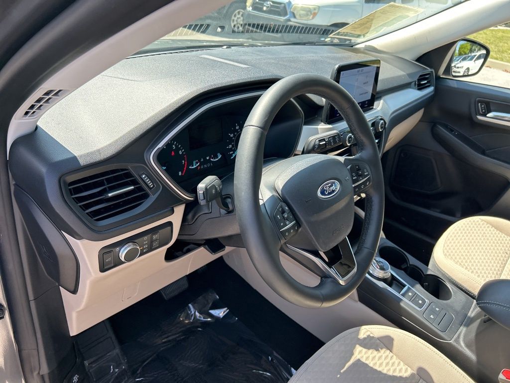 Vehicle image 16 of 51