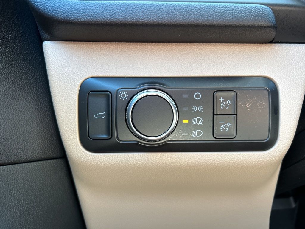 Vehicle image 24 of 51