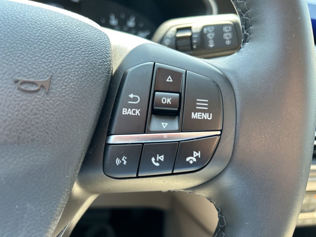 Vehicle image 21 of 51