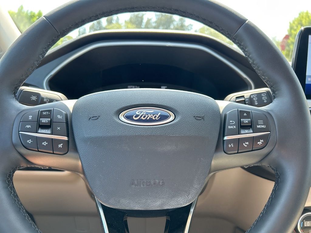 Vehicle image 17 of 51