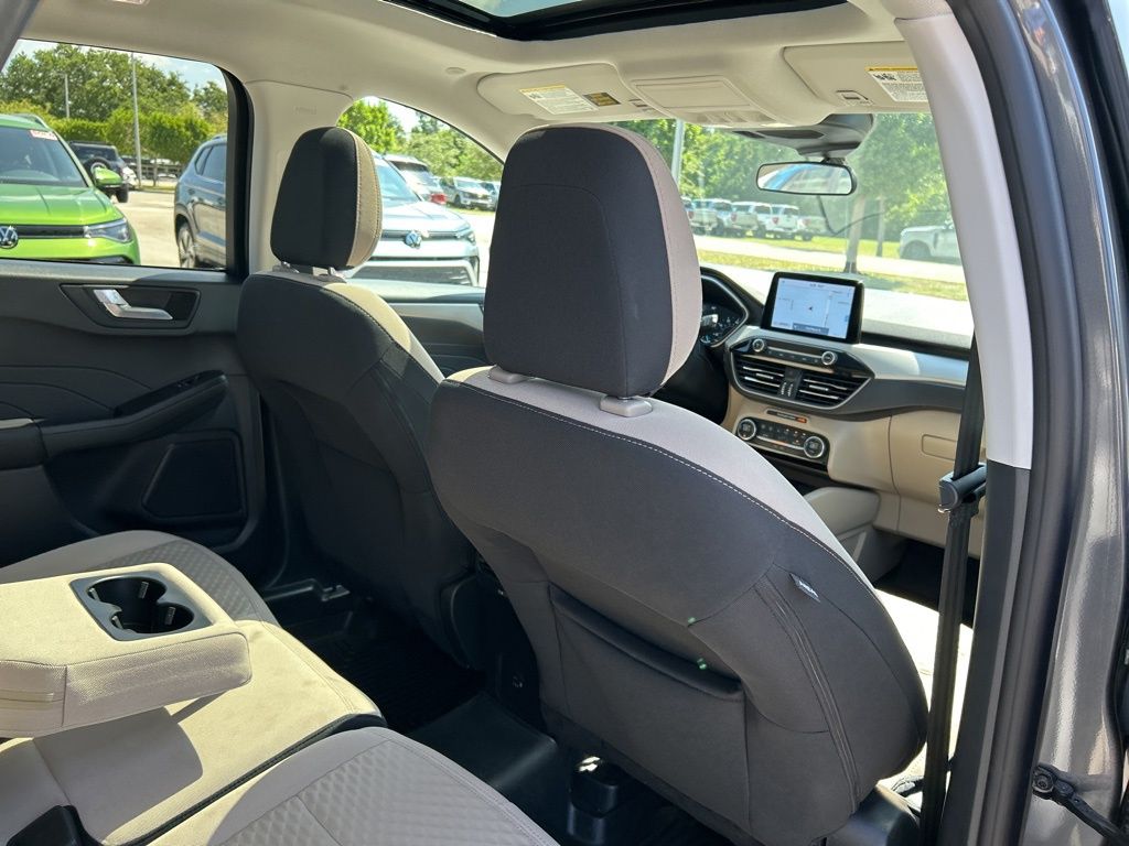Vehicle image 43 of 51