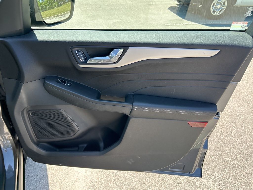 Vehicle image 38 of 51