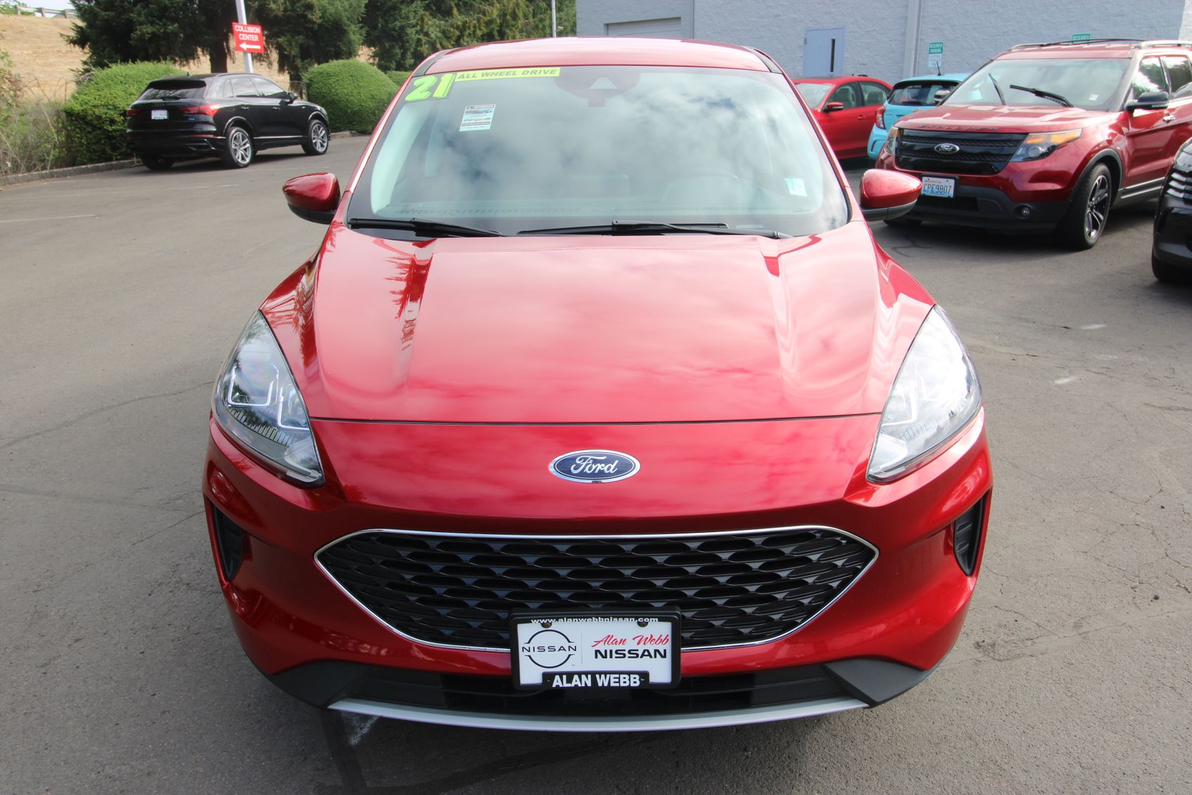 2021 Ford Escape SE Image 2 of 32