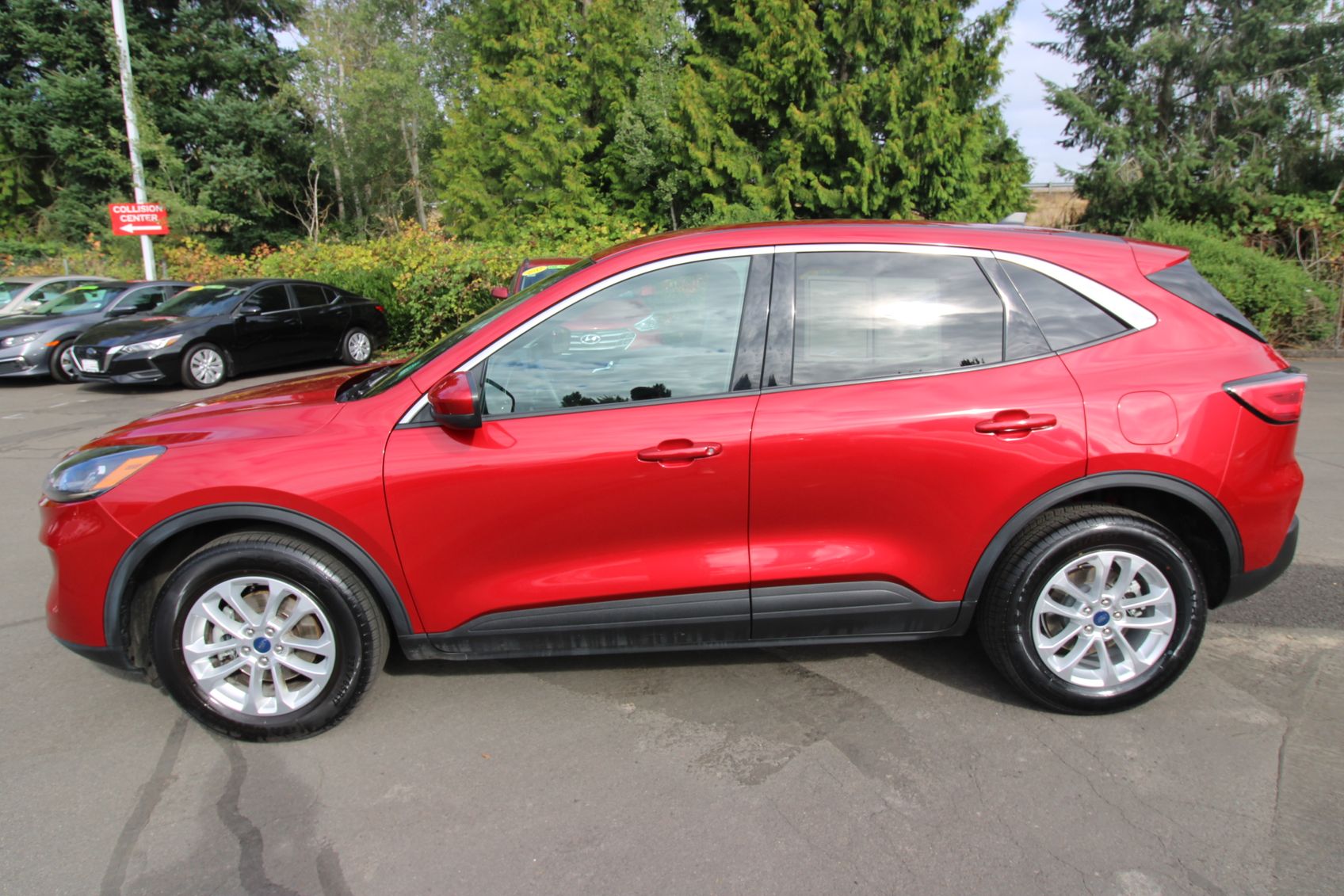 2021 Ford Escape SE Image 8 of 32