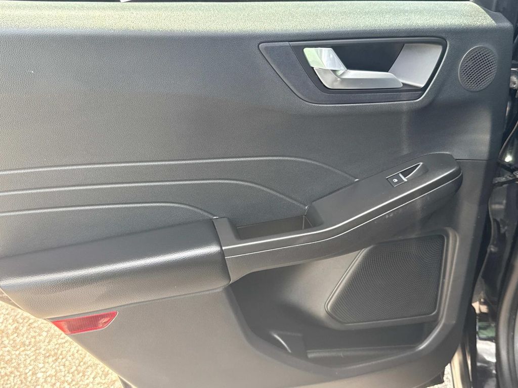 Vehicle image 13 of 47