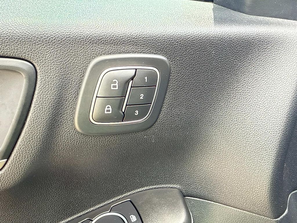 Vehicle image 21 of 47