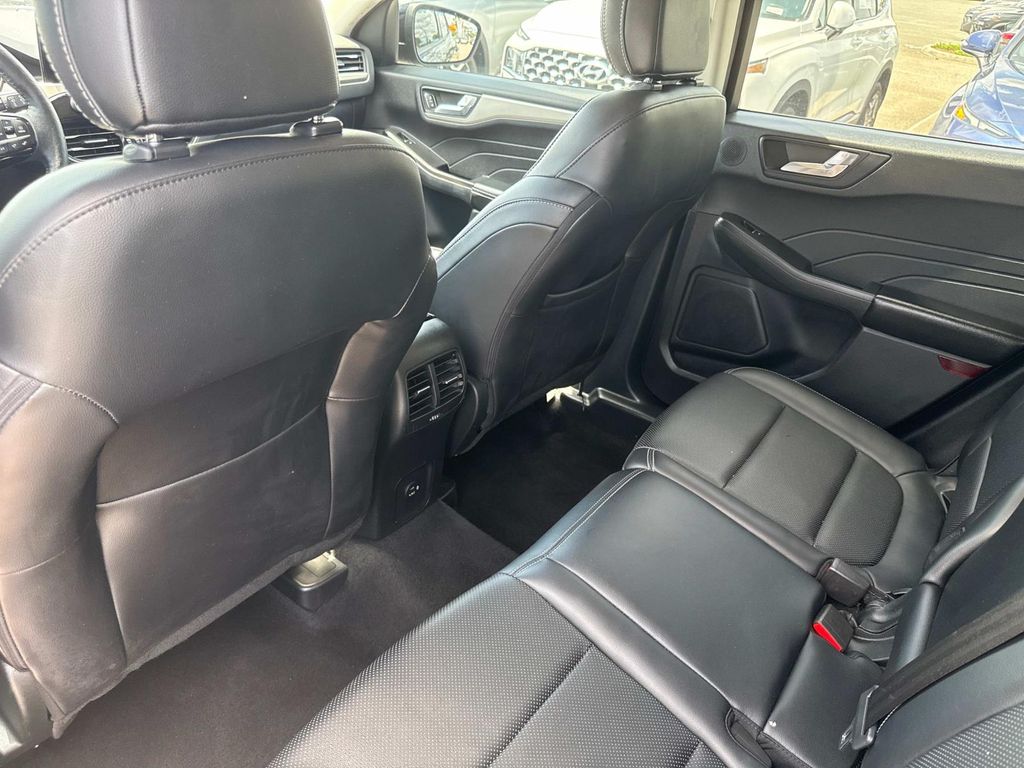 Vehicle image 15 of 47