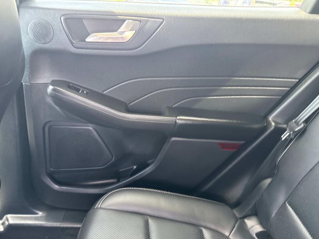 Vehicle image 17 of 47