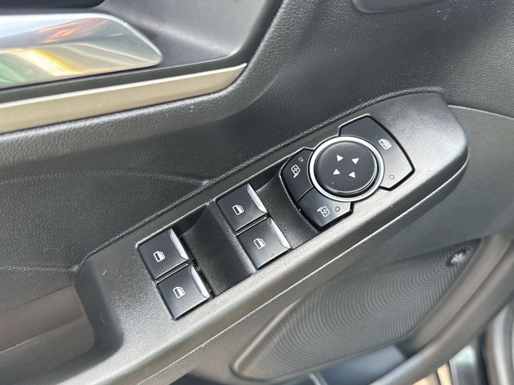 Vehicle image 20 of 47