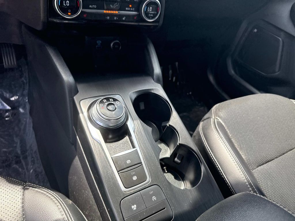 Vehicle image 31 of 47