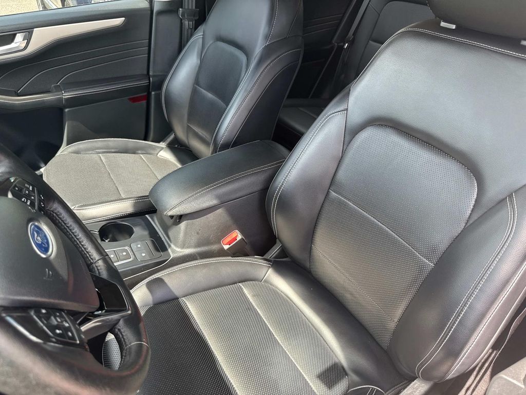 Vehicle image 24 of 47