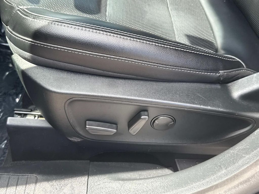 Vehicle image 22 of 47