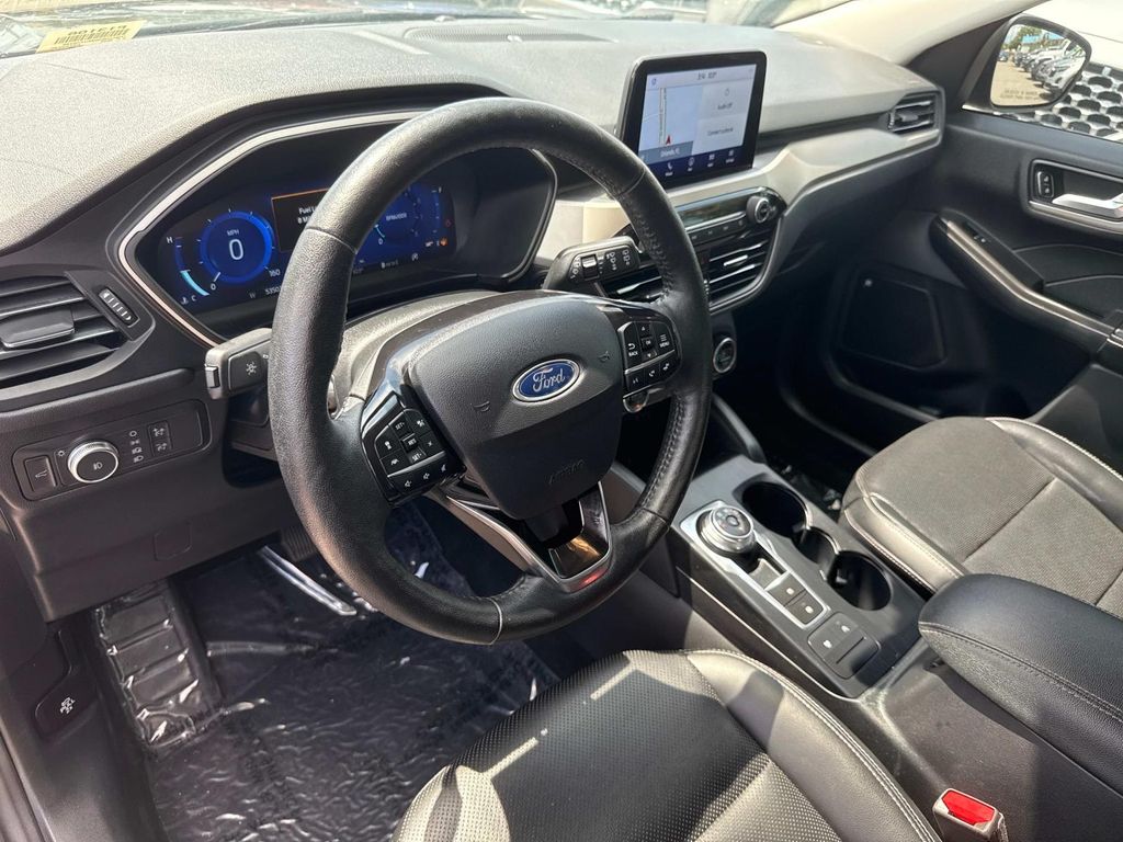 Vehicle image 23 of 47