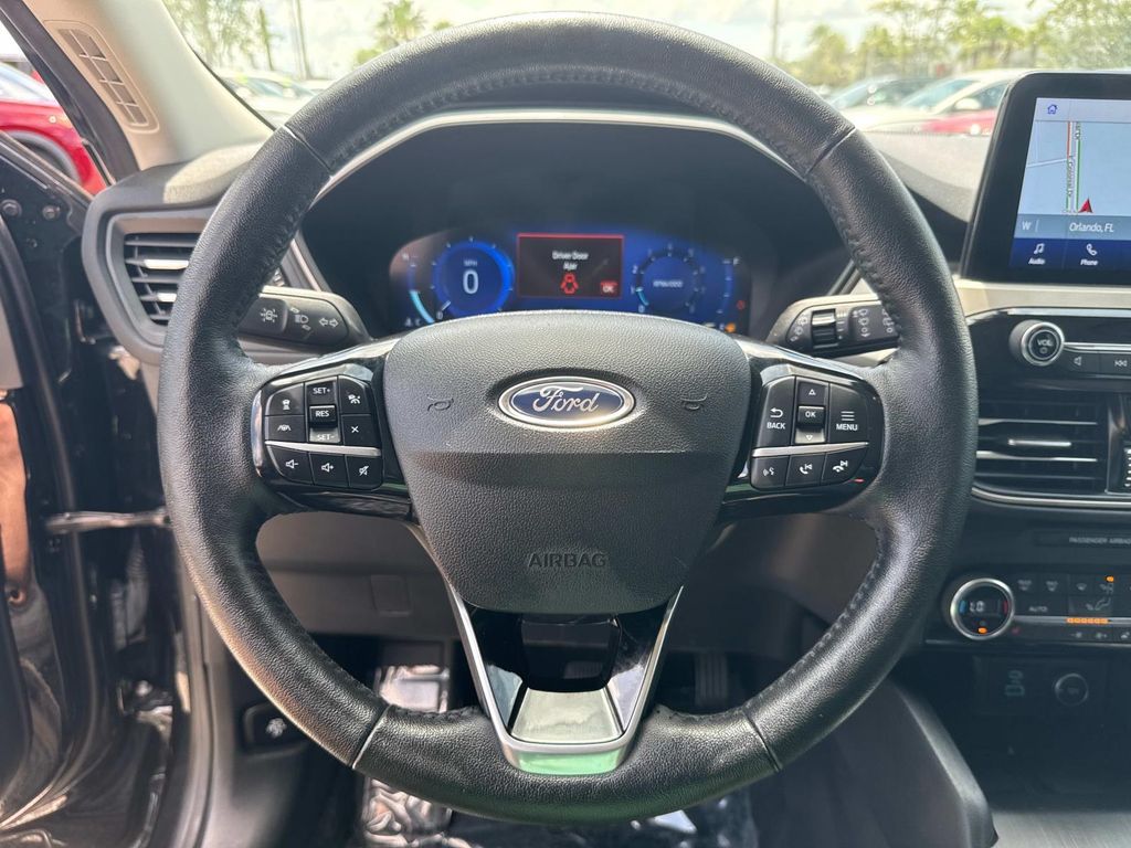 Vehicle image 32 of 47