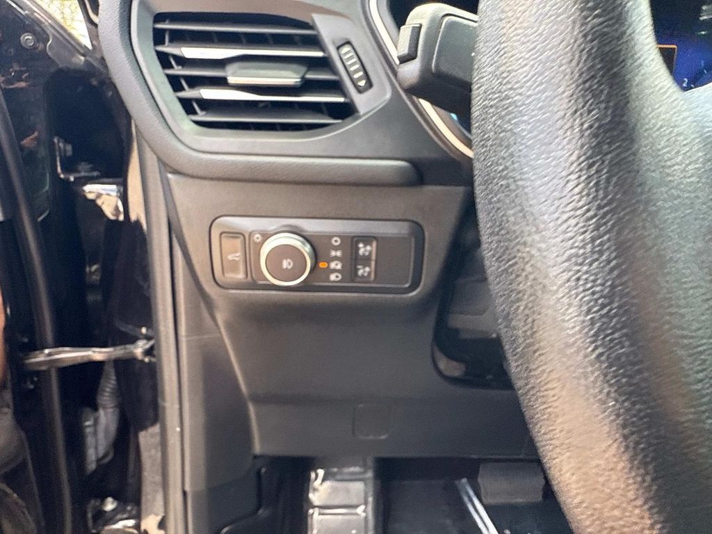 Vehicle image 35 of 47