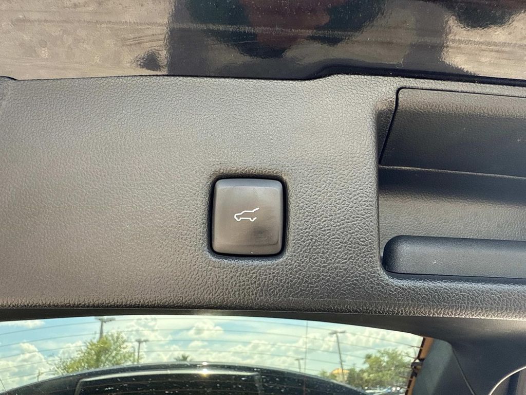 Vehicle image 38 of 47