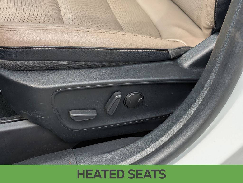 Vehicle image 16 of 33