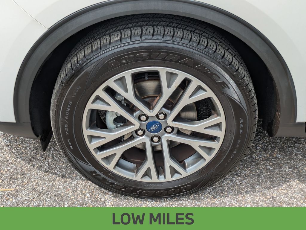 Vehicle image 11 of 33