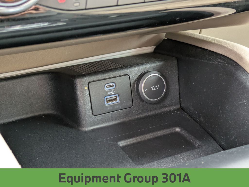 Vehicle image 25 of 33