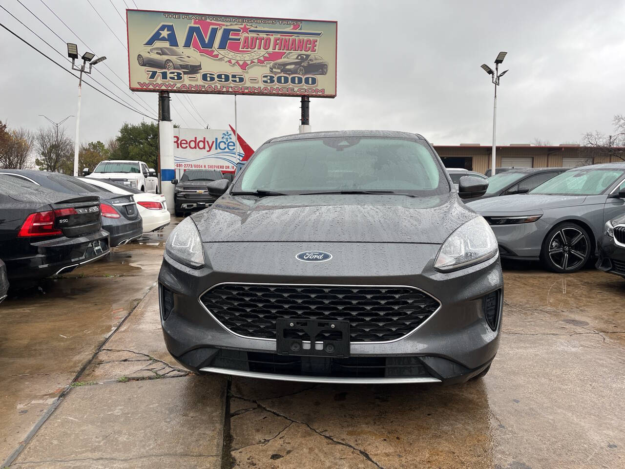 2021 Ford Escape SE Image 2 of 12