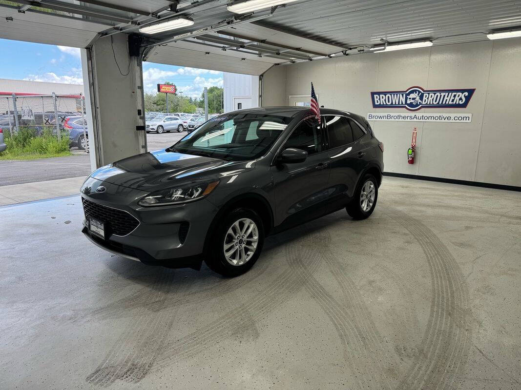 2021 Ford Escape SE Image 2 of 49